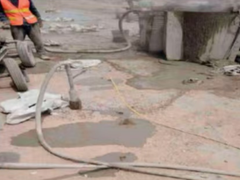 清远水泥混凝土路面板底注浆技术 路面脱空注浆整治方案